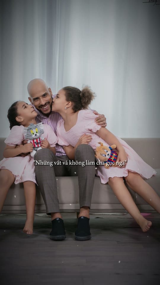 Những câu nói về cha khiến ai cũng lặng người — bộ ảnh ba bố con người Pháp