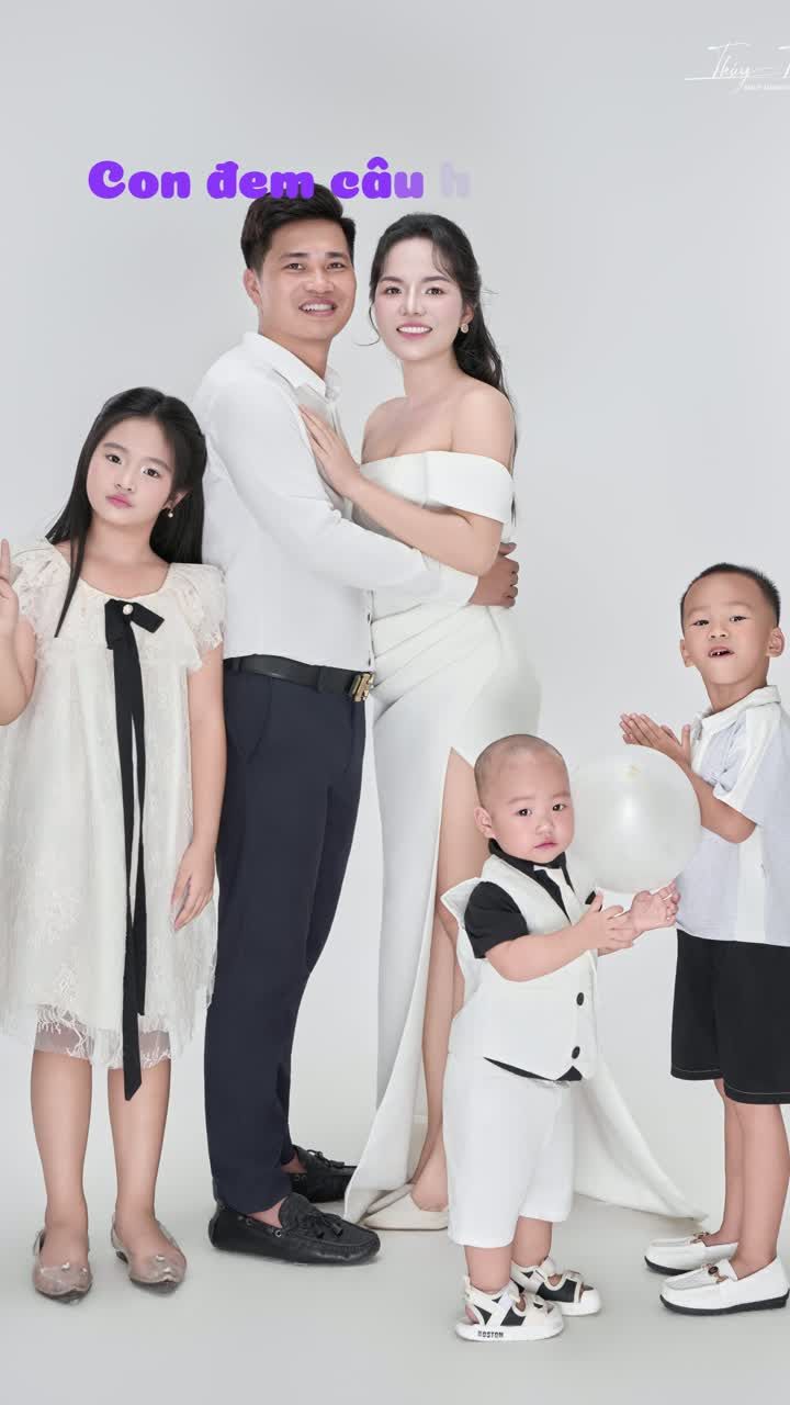 Bộ ảnh gia đình 5 người và những lời bố mẹ gửi cho con