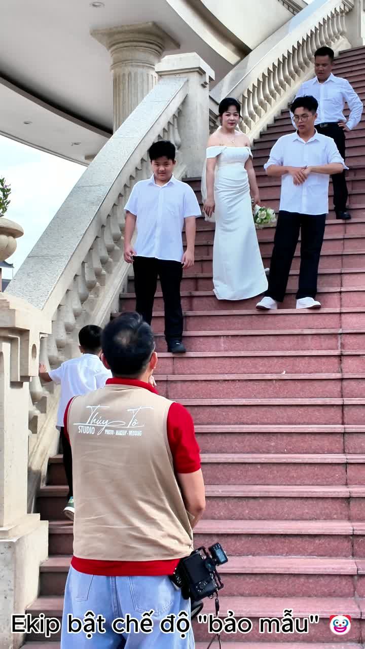 Cậu út dỗi không chịu vào khung hình — ekip xử lý thế nào?
