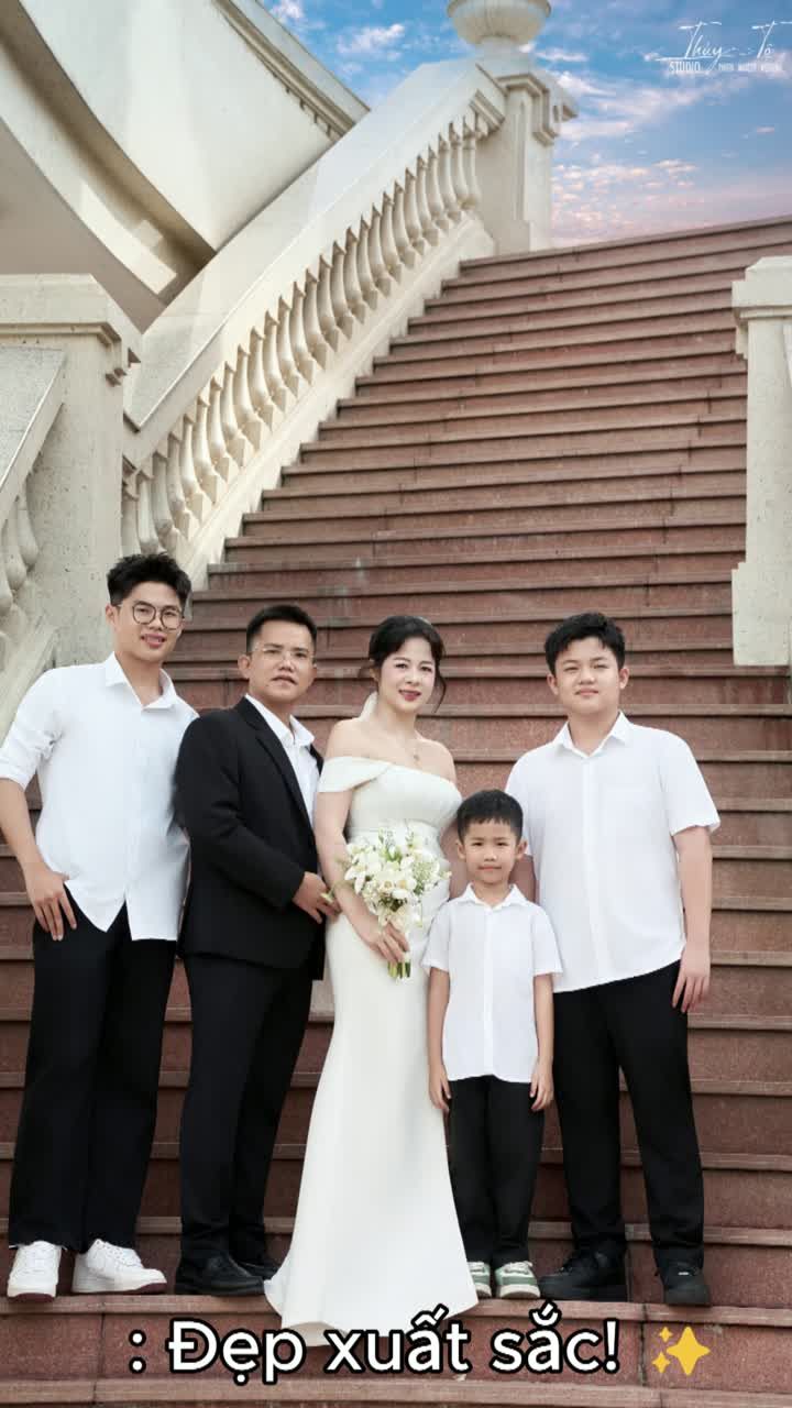 Xem hậu trường chán rồi — kéo tới cuối xem thành quả bộ ảnh 20 năm cưới