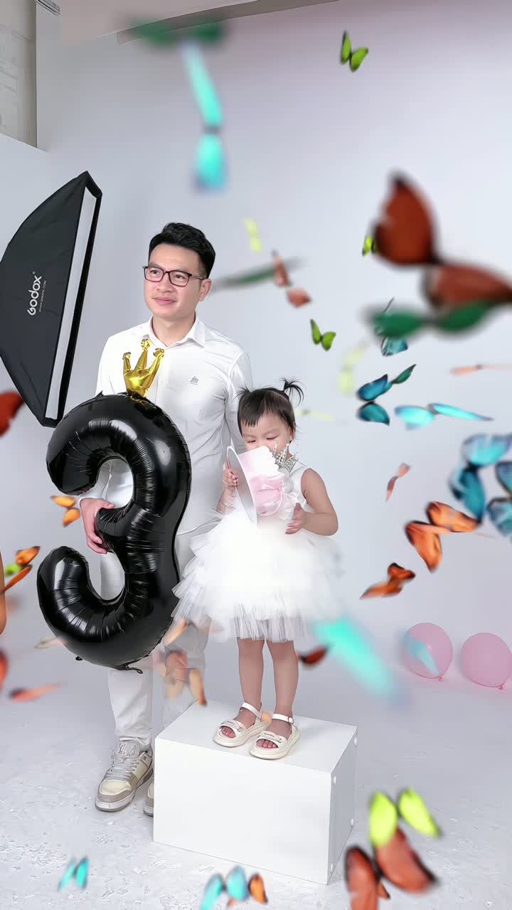 Bố và con gái tròn 3 tuổi — buổi chụp sinh nhật chỉ có hai bố con