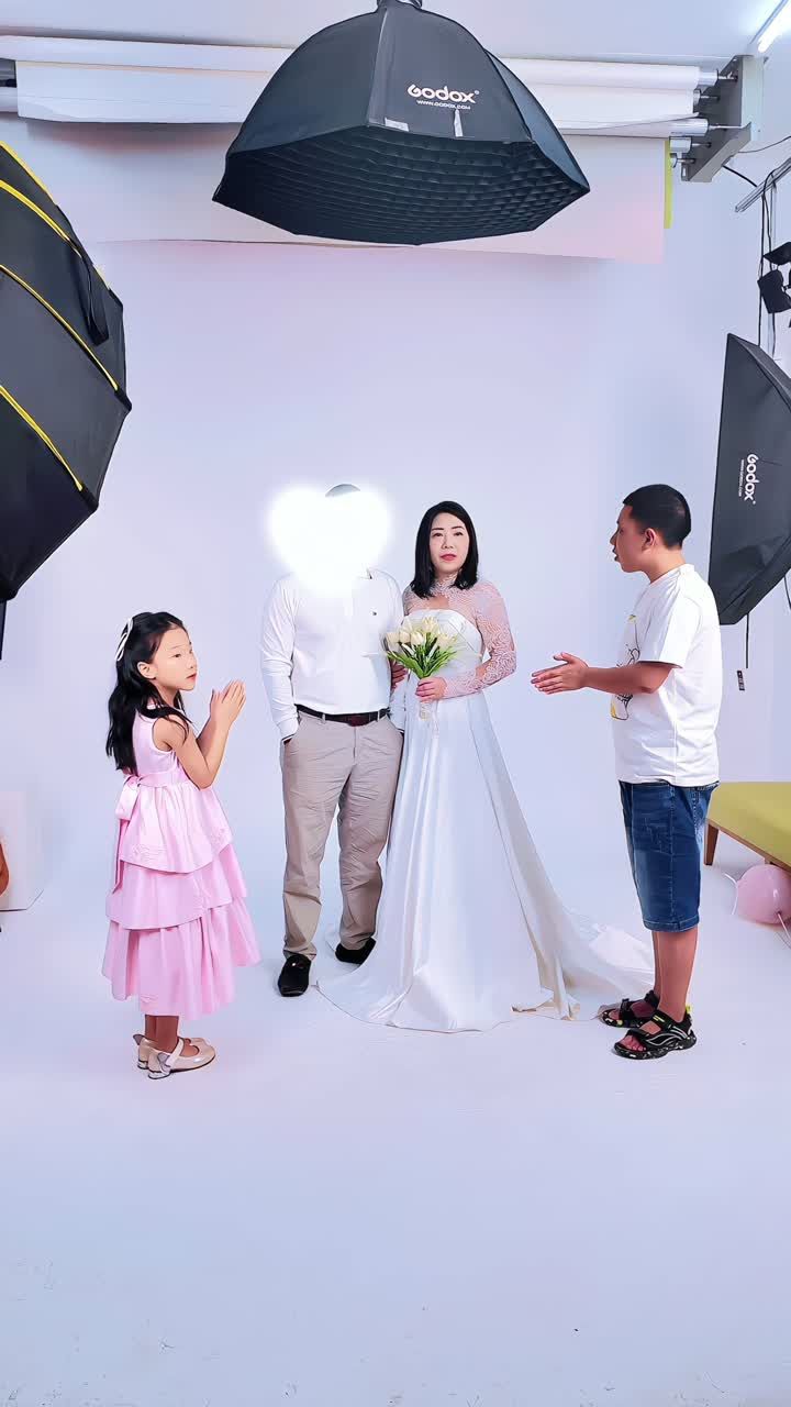 Một Gia Đình nhỏ, một hạnh phúc thật to — 34 giây trong studio