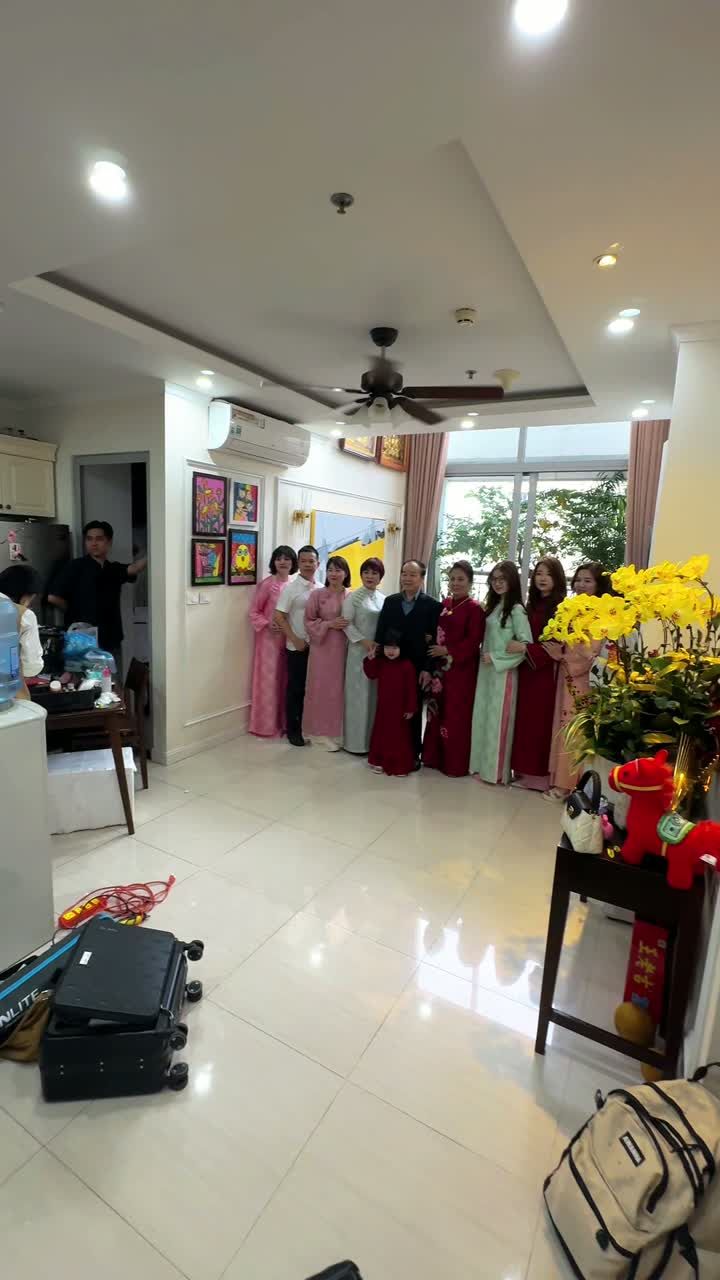 Lễ mừng thọ 70 tuổi — ekip mang cả studio đến tận nhà