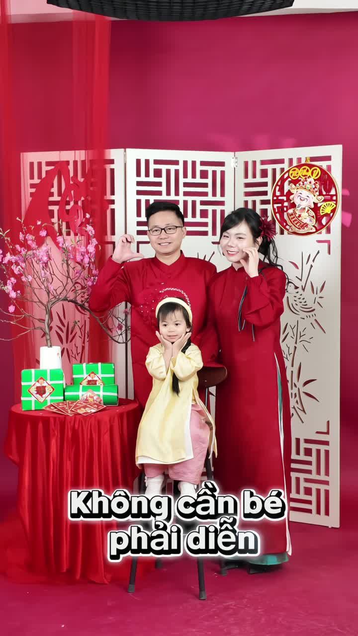 Bé không chịu nhìn máy ảnh thì sao? Xem ekip xử lý