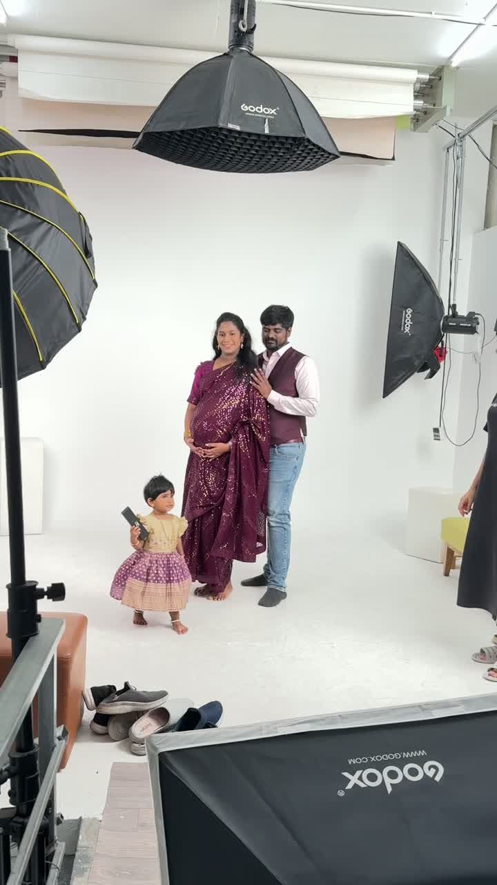 Khi cả nhà mê phim Bollywood nhưng mẹ lại là người mang bầu