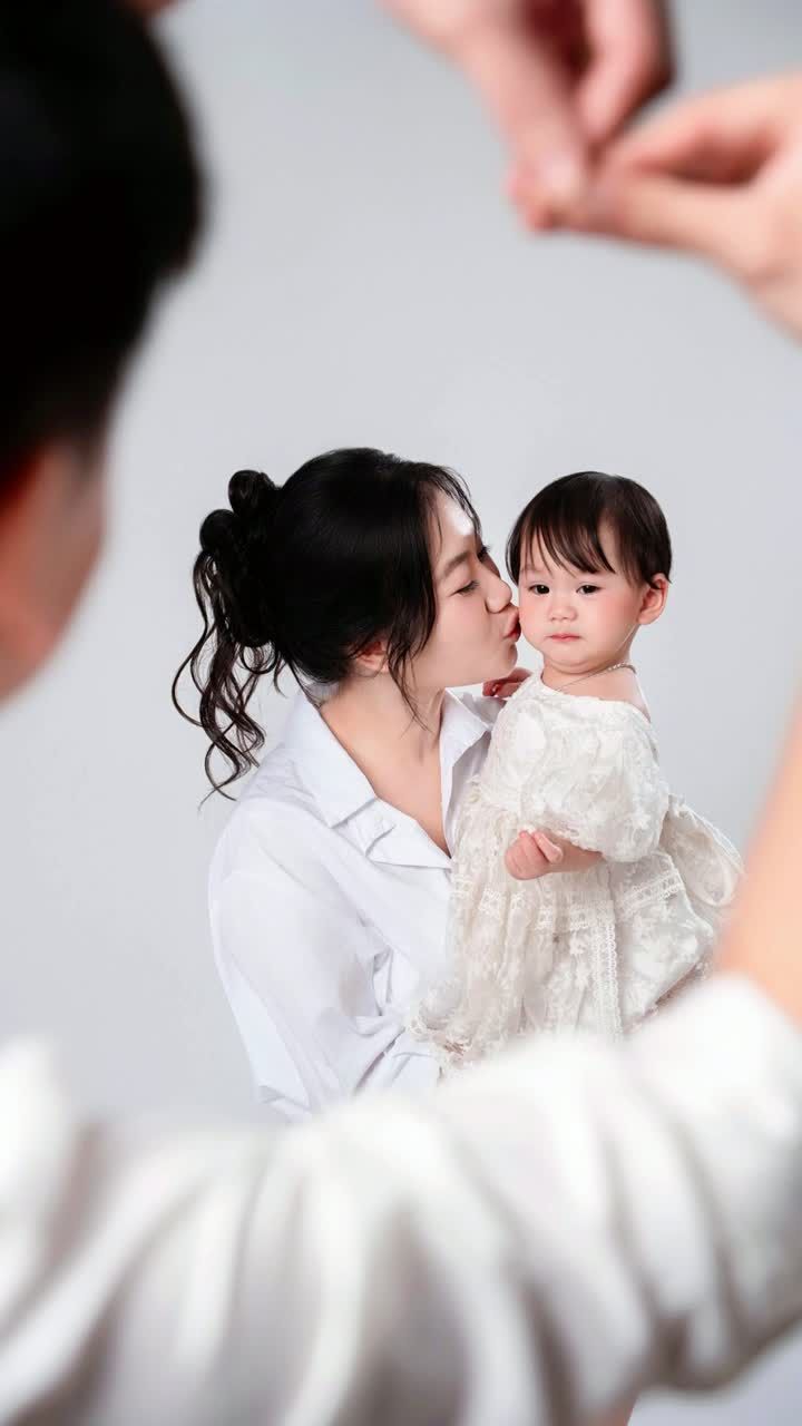 Bộ ảnh Gia Đình của nhiều nhà trong 44 giây — nhà bạn hợp kiểu nào?