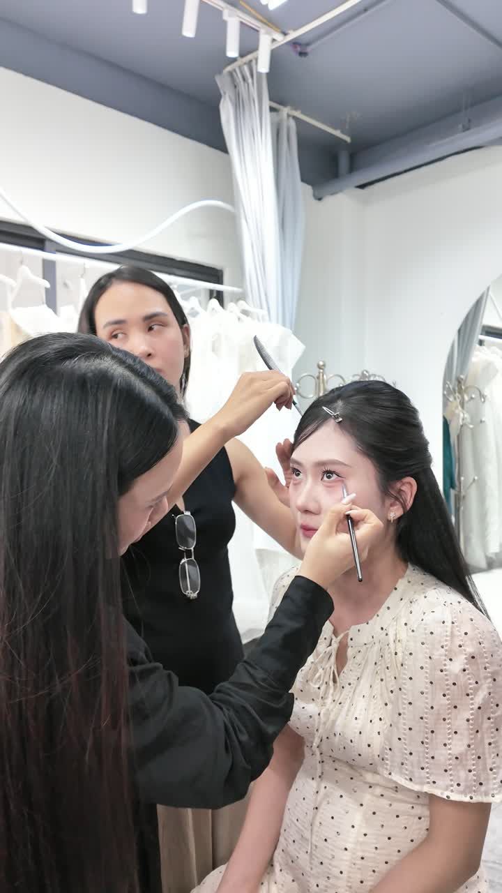 Tuổi 30 gọi tên chị — hậu trường từ ghế makeup đến ổ bánh kem