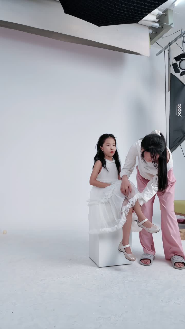Ekip làm gì trong một buổi chụp sinh nhật cho bé? Xem 51 giây hậu trường