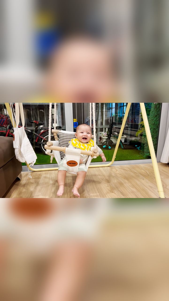 Bé Quỳnh Anh cười rồi mếu — khoảnh khắc đáng yêu
