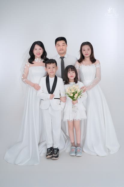 Ảnh kỷ niệm ngày cưới chụp tại Thúy Tô Studio và Grand World Ocean Park 3