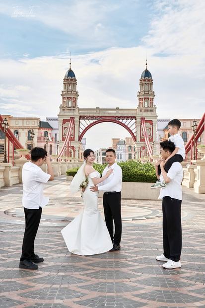 Ảnh kỷ niệm ngày cưới chụp tại Thúy Tô Studio và Grand World Ocean Park 3