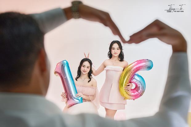 Ảnh gia đình chụp trong studio Thúy Tô, SH19-68 Vinhomes Ocean Park 2