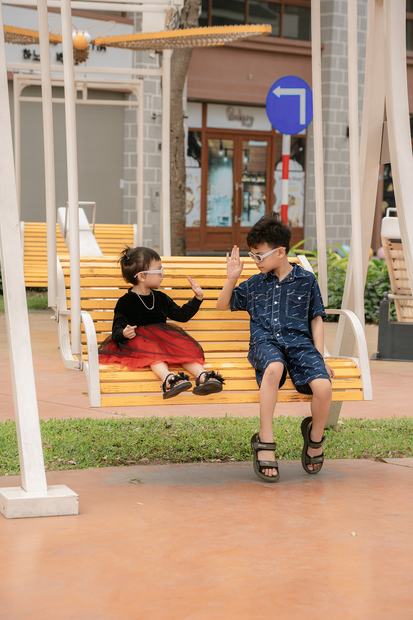 Ảnh gia đình chụp ngoại cảnh tại Vinhomes Ocean Park và Grand World