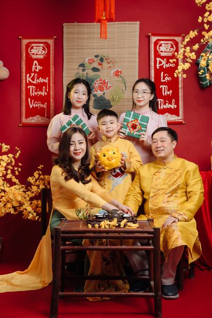 Ảnh gia đình chụp ngoại cảnh tại Vinhomes Ocean Park và Grand World