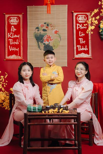 Ảnh gia đình chụp ngoại cảnh tại Vinhomes Ocean Park và Grand World