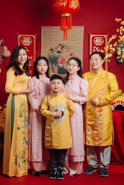 Ảnh gia đình chụp ngoại cảnh tại Vinhomes Ocean Park và Grand World
