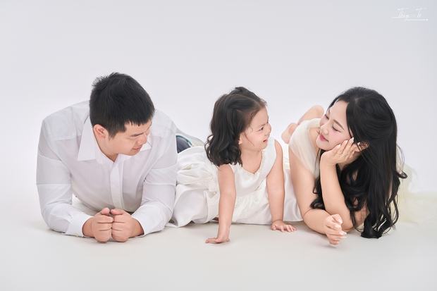 Ảnh gia đình chụp ngoại cảnh tại Vinhomes Ocean Park và Grand World