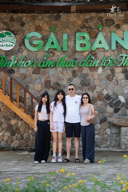 Ảnh gia đình chụp ngoại cảnh tại Vinhomes Ocean Park và Grand World