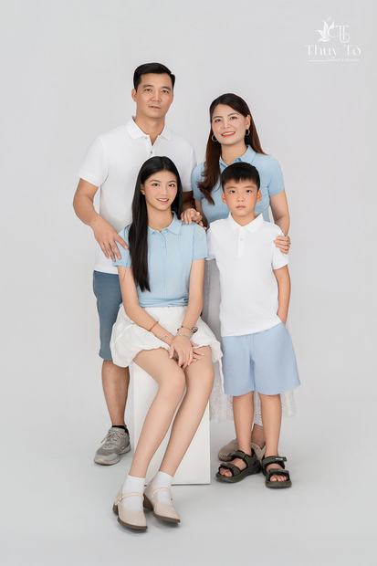 Ảnh gia đình chụp ngoại cảnh tại Vinhomes Ocean Park và Grand World