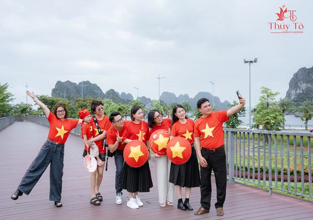 Ảnh gia đình chụp ngoại cảnh tại Vinhomes Ocean Park và Grand World