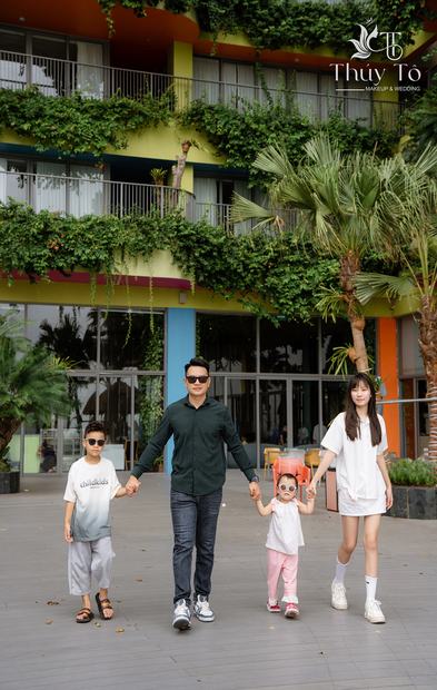 Ảnh gia đình chụp ngoại cảnh tại Vinhomes Ocean Park và Grand World