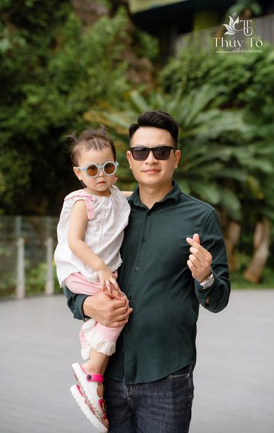 Ảnh gia đình chụp ngoại cảnh tại Vinhomes Ocean Park và Grand World